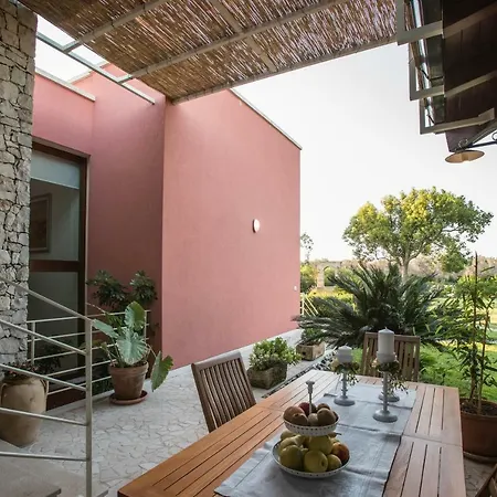 Al Kamartaj Bed & Breakfast 4*